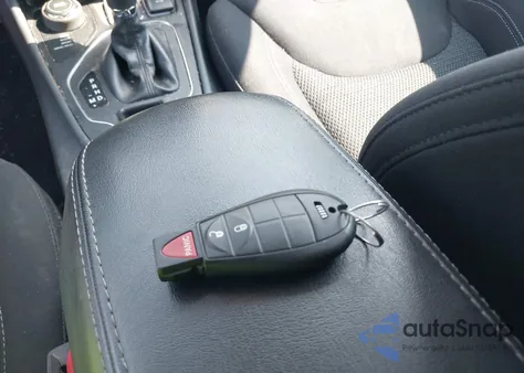 2020 Jeep Cherokee Latitude 4X4 z USA, uszkodzony, nr VIN 1C4PJMCB4LD646977